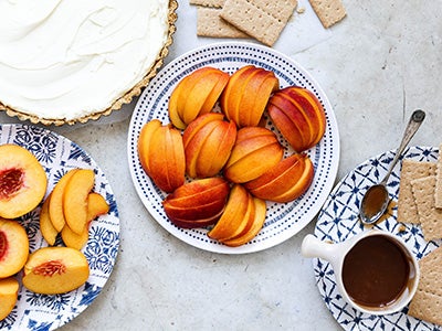 sliced peaches